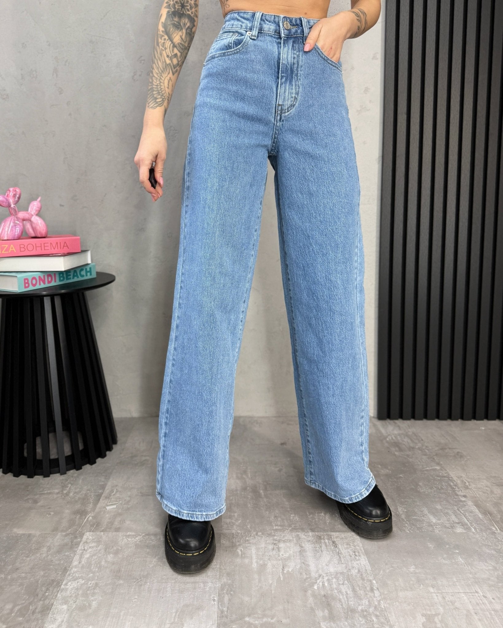 Aukšto liemens šviesiai mėlyni moteriški wide leg džinsai su plačiomis klešnėmis