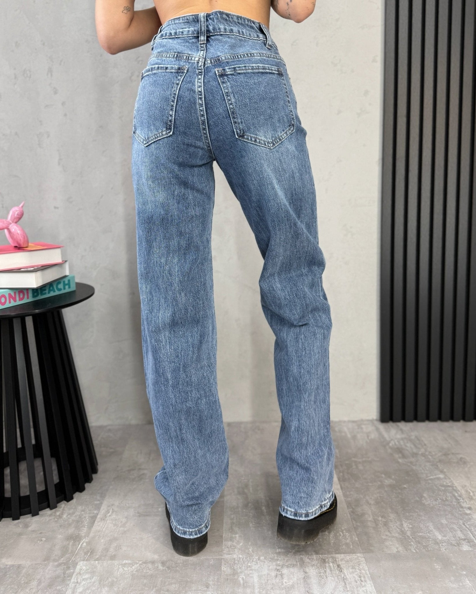 Ilgi moteriški džinsai aukštaugėms, tiesaus kirpimo modelis