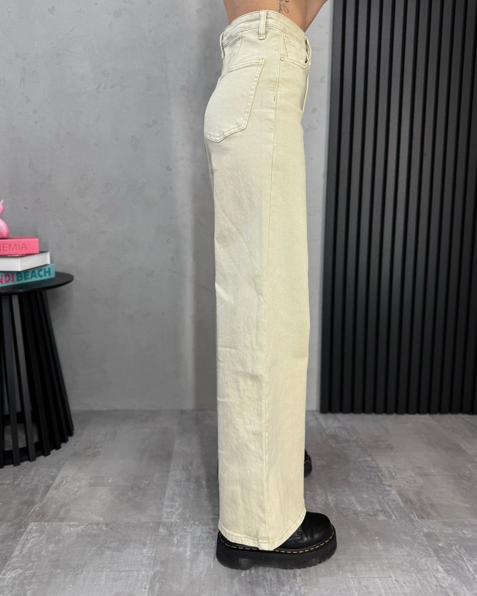 Wide leg tipo džinsai moterims su patogiu prigludimu