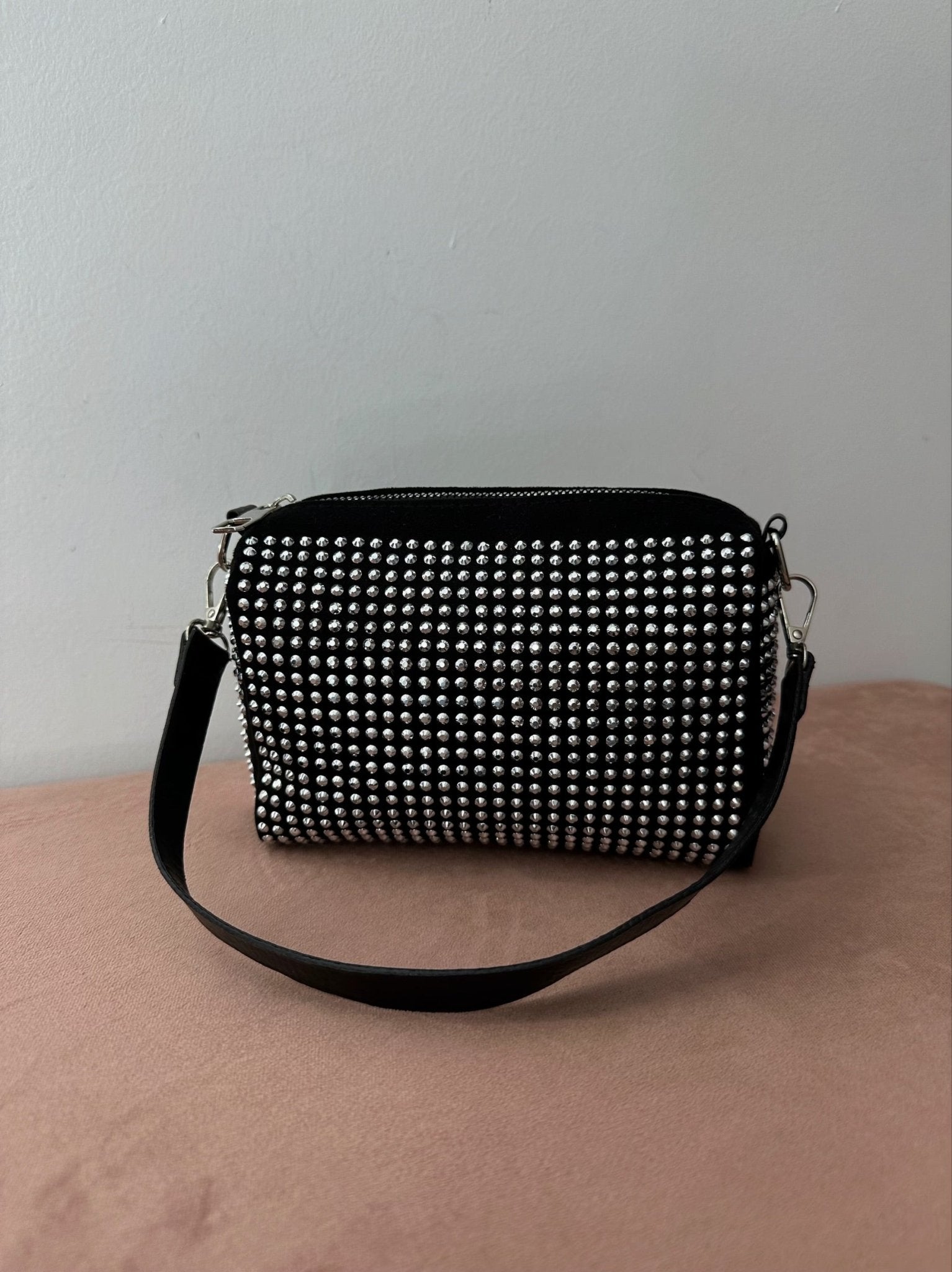 Rankinė ‘Studs black’ - MASIM -