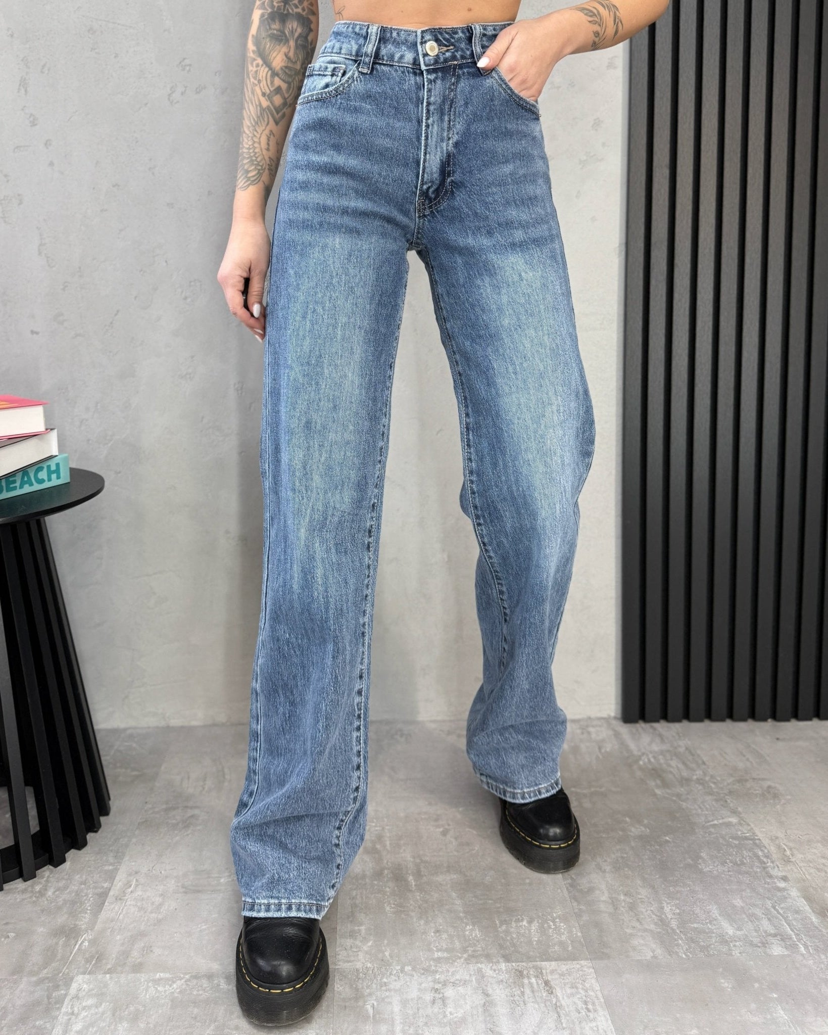 Ilgi džinsai moterims su aukštu liemeniu, skirti ilgoms kojoms