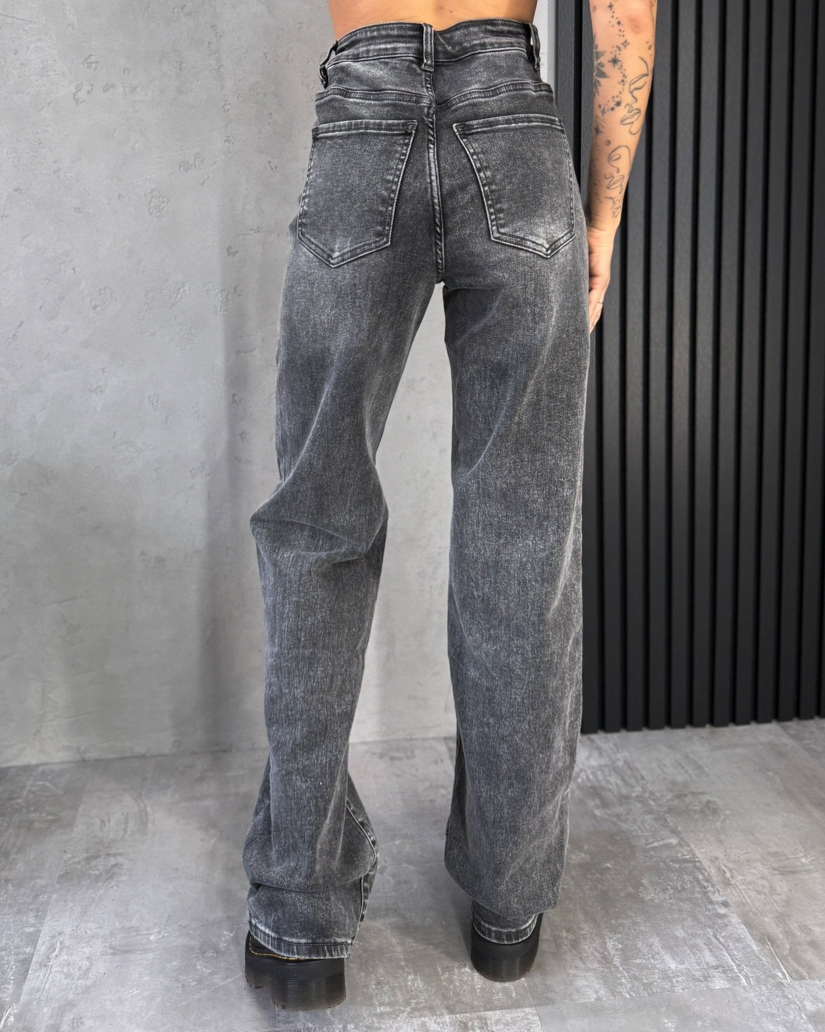 Moteriški Extra long urban džinsai su ilgu klešnių siluetu, tinkami aukštoms