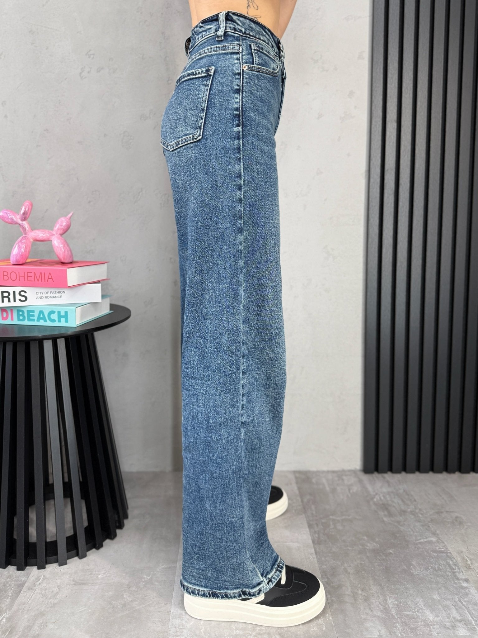 Laisvesnio kirpimo mėlyni moteriški džinsai „Dad Fit“