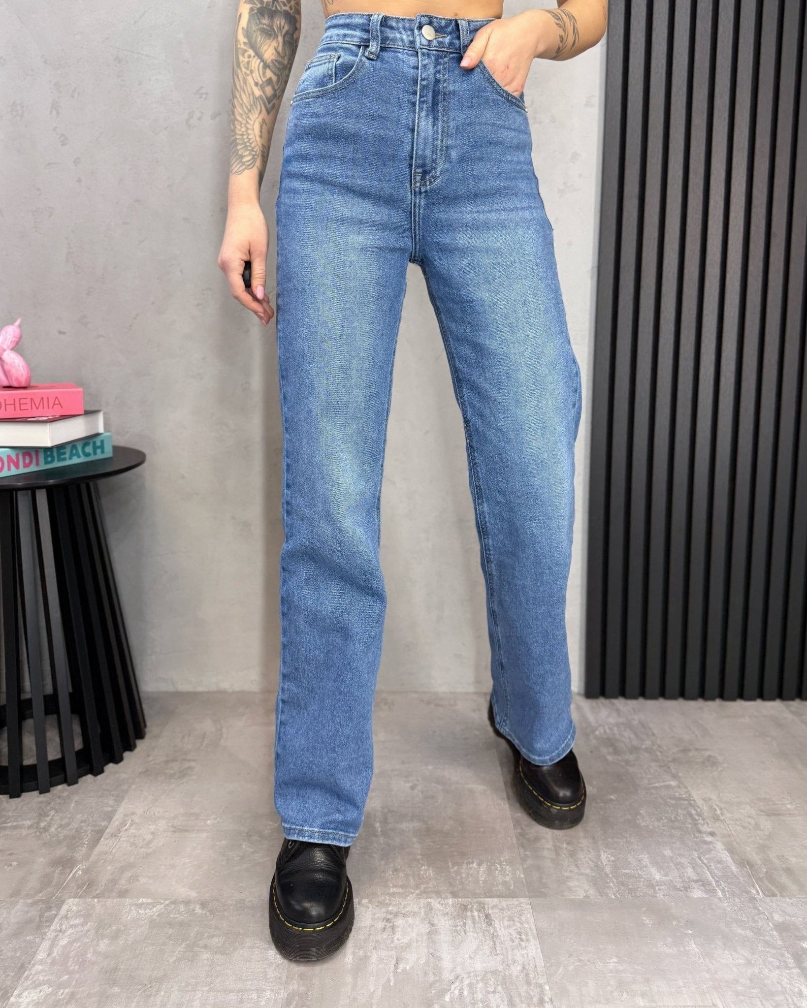 Moteriški ilgi džinsai aukštesniu liemeniu kasdieniam stiliui