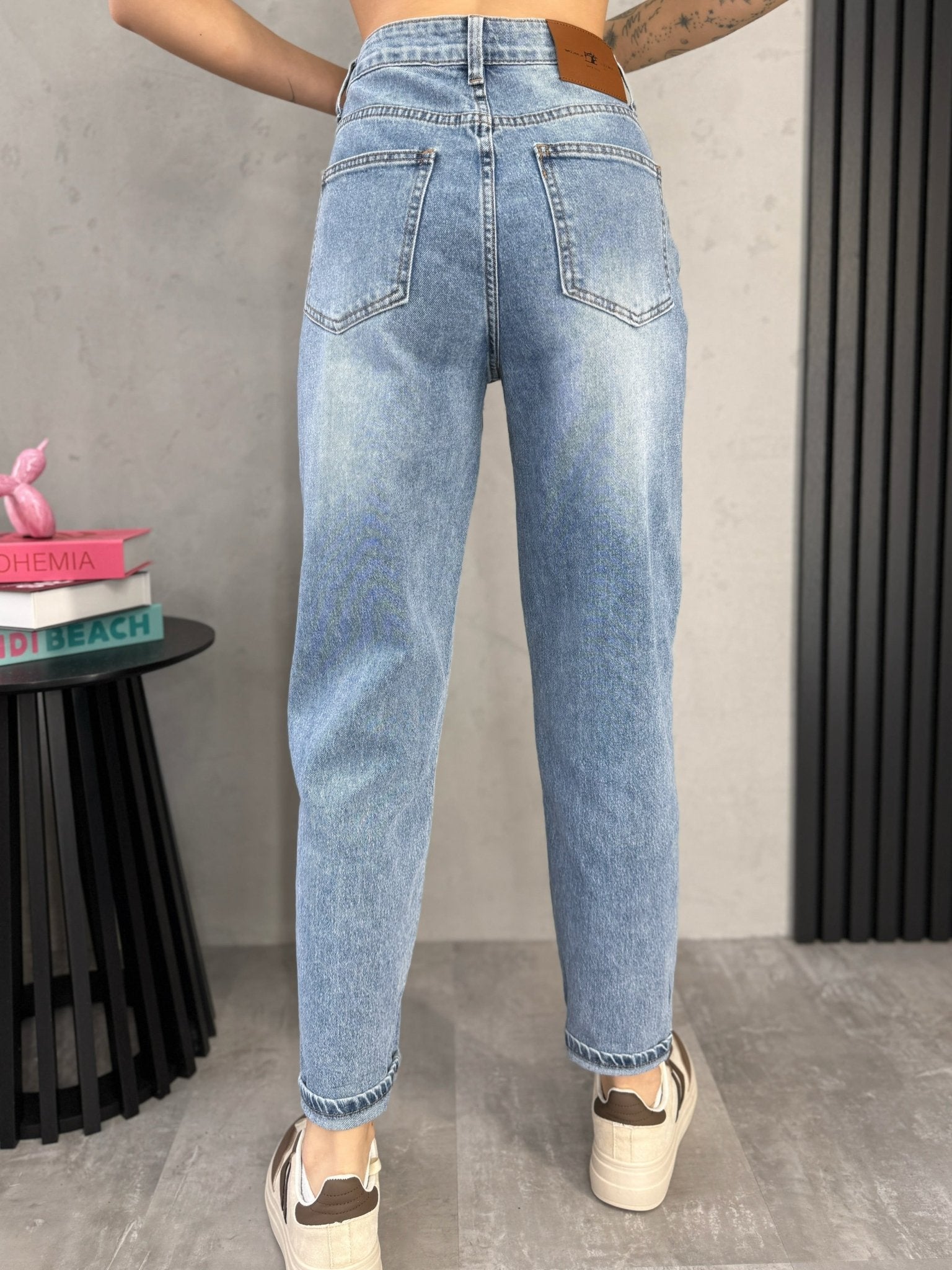 Moteriški šviesiai mėlyni džinsai Spodni, pilnas vaizdas iš priekio