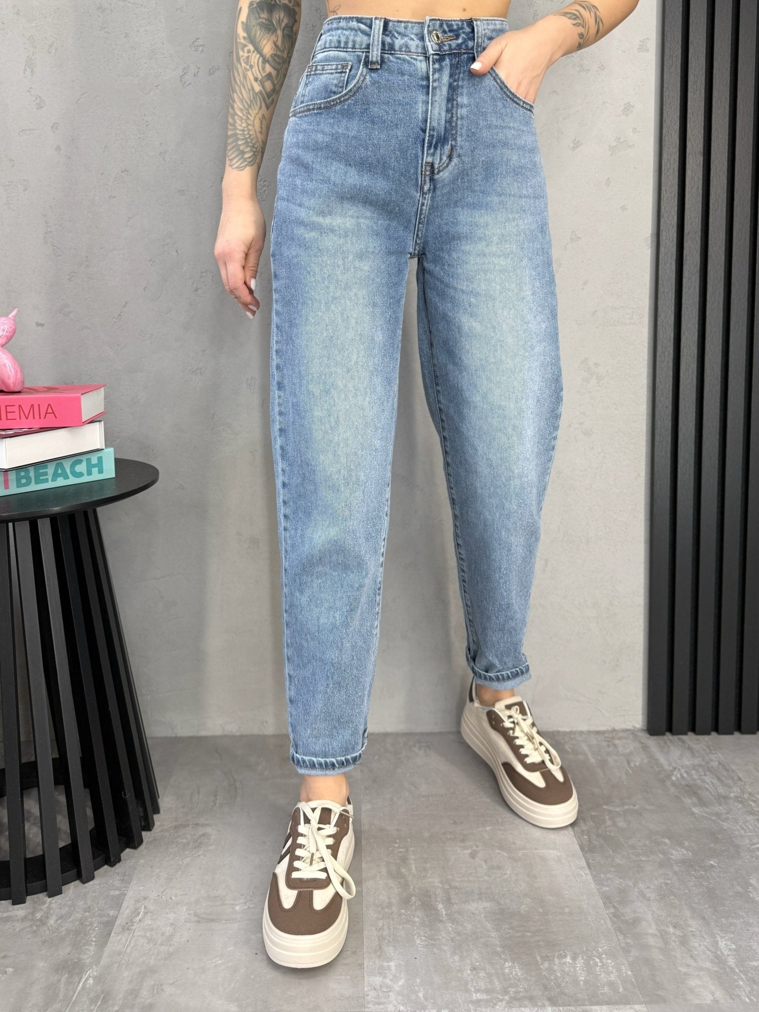 Šviesiai mėlyni moteriški džinsai Spodni, vaizdas iš priekio